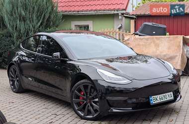 Седан Tesla Model 3 2019 в 