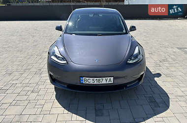 Седан Tesla Model 3 2021 в 