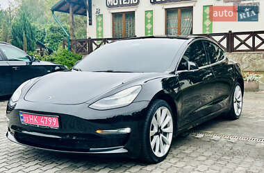 Седан Tesla Model 3 2020 в 