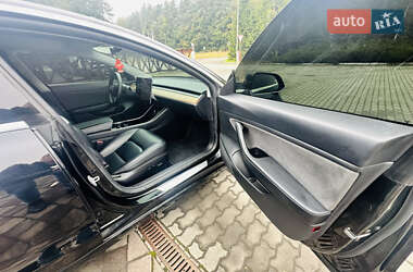 Седан Tesla Model 3 2020 в 
