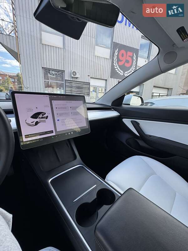 Седан Tesla Model 3 2021 в Кривом Роге