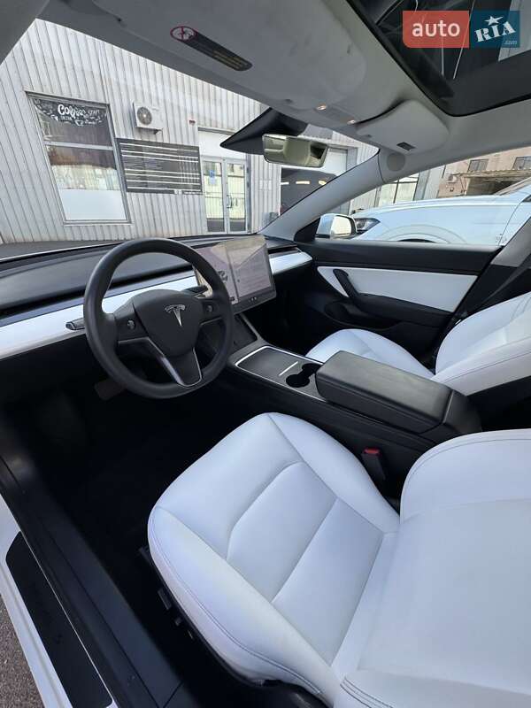 Седан Tesla Model 3 2021 в Кривом Роге