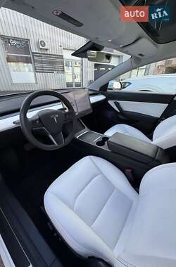Седан Tesla Model 3 2021 в 