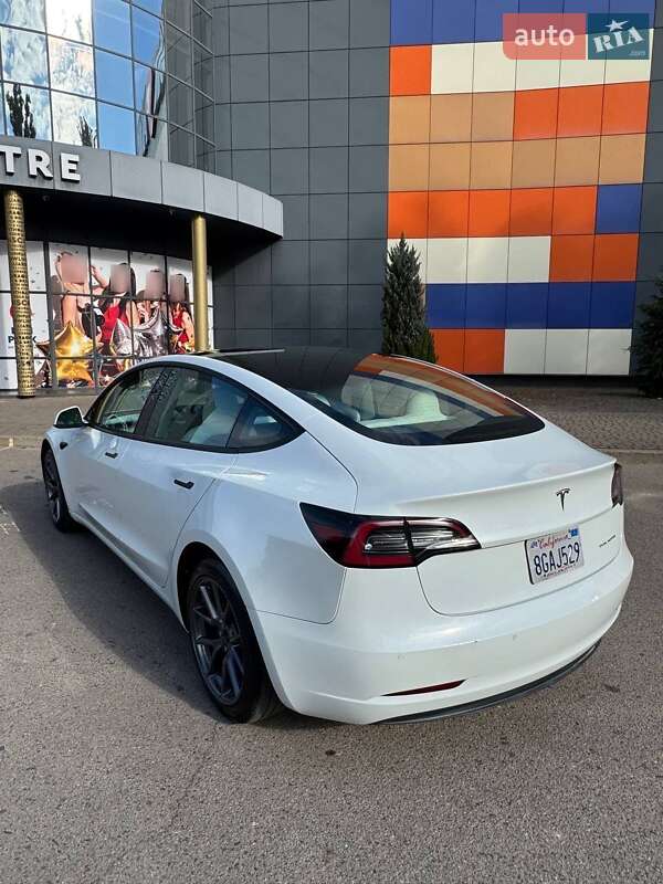 Седан Tesla Model 3 2021 в Кривом Роге