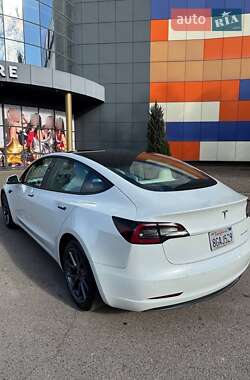 Седан Tesla Model 3 2021 в 