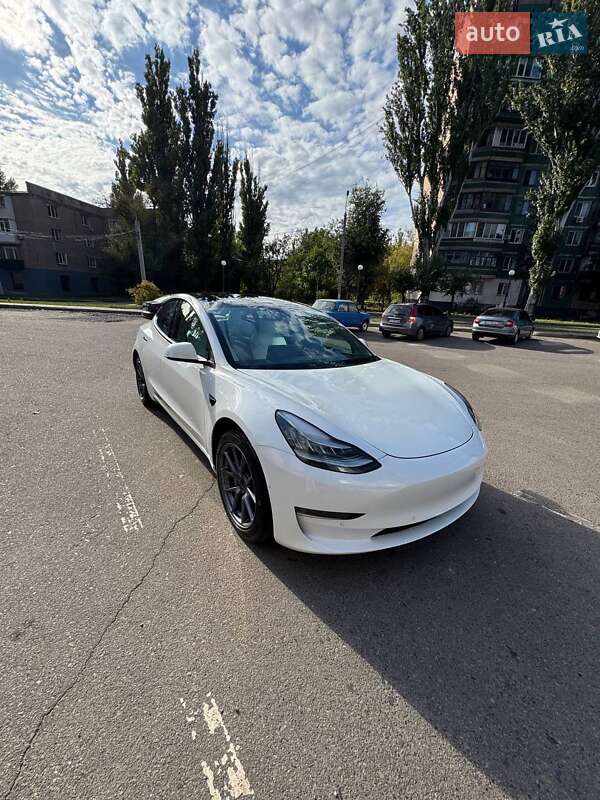 Седан Tesla Model 3 2021 в Кривом Роге