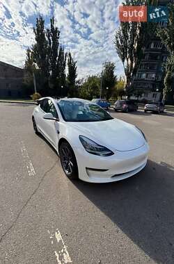 Седан Tesla Model 3 2021 в 
