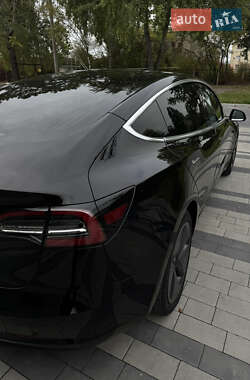 Седан Tesla Model 3 2019 в 