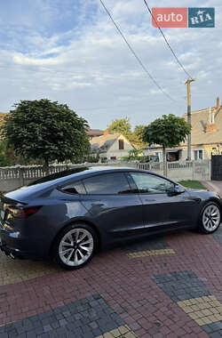 Седан Tesla Model 3 2021 в 