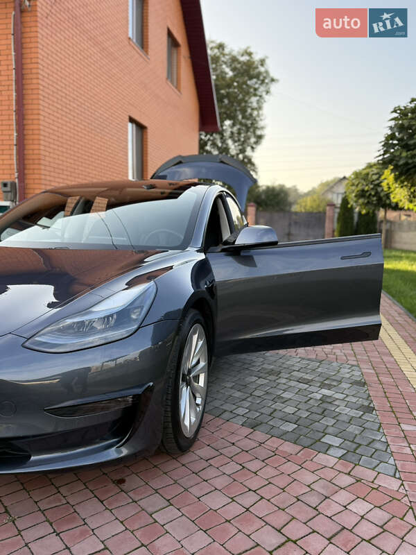 Седан Tesla Model 3 2021 в Луцьку