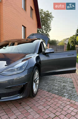Седан Tesla Model 3 2021 в 