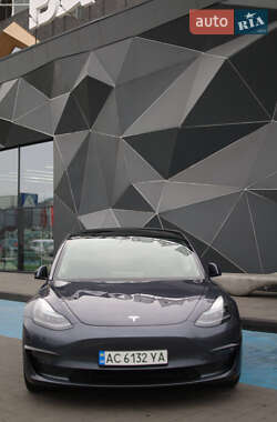 Седан Tesla Model 3 2021 в 