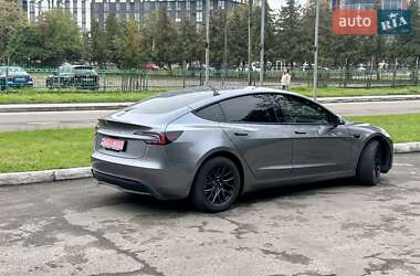 Седан Tesla Model 3 2024 в 