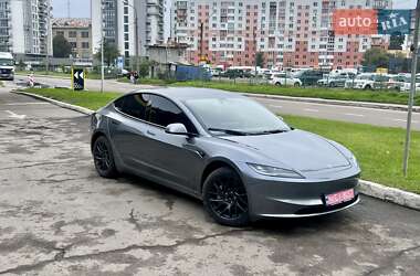 Седан Tesla Model 3 2024 в 