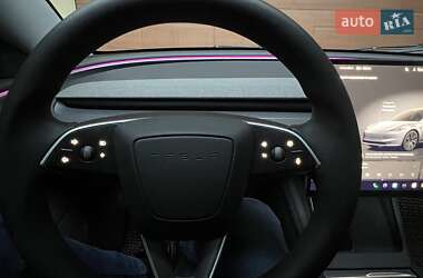 Седан Tesla Model 3 2024 в 