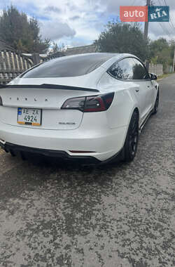 Седан Tesla Model 3 2021 в 