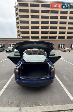 Седан Tesla Model 3 2018 в 