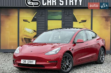 Седан Tesla Model 3 2022 в 