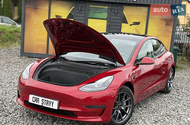 Седан Tesla Model 3 2022 в 