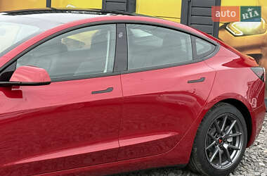 Седан Tesla Model 3 2022 в 