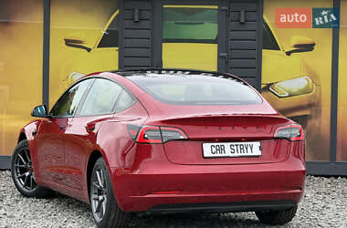 Седан Tesla Model 3 2022 в 
