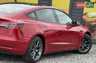 Седан Tesla Model 3 2022 в 