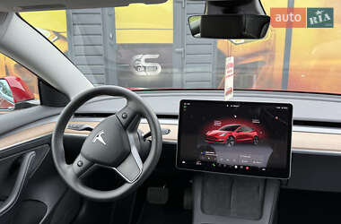 Седан Tesla Model 3 2022 в 