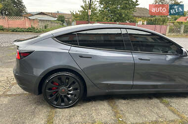 Седан Tesla Model 3 2022 в 