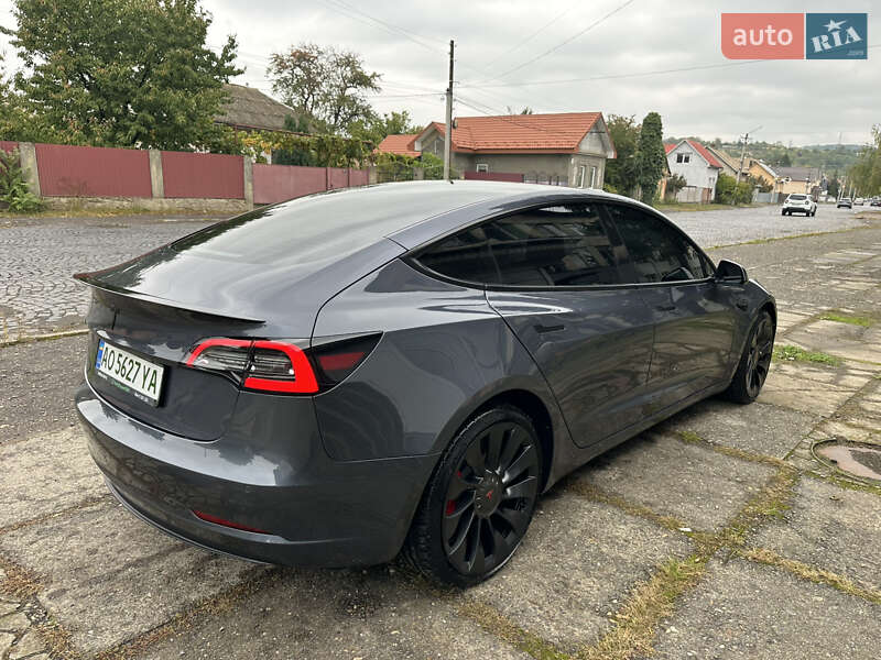 Седан Tesla Model 3 2022 в Мукачевому