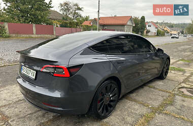 Седан Tesla Model 3 2022 в 