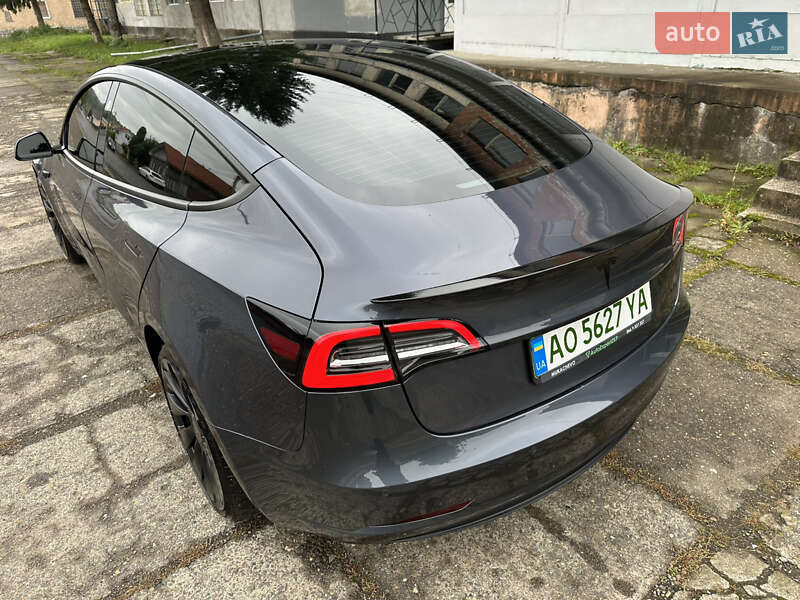 Седан Tesla Model 3 2022 в Мукачевому