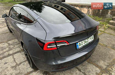 Седан Tesla Model 3 2022 в 