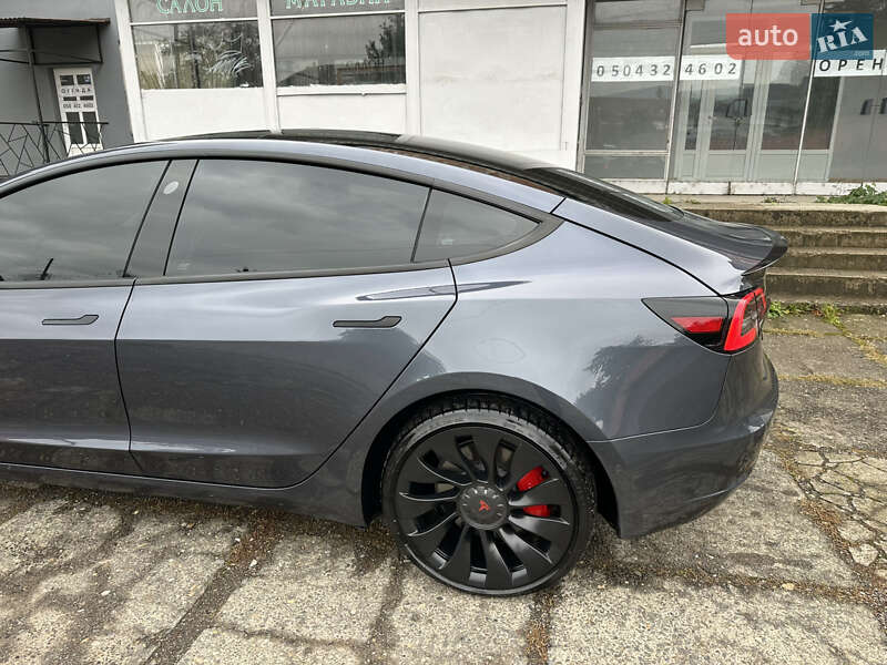 Седан Tesla Model 3 2022 в Мукачевому