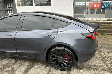 Седан Tesla Model 3 2022 в 