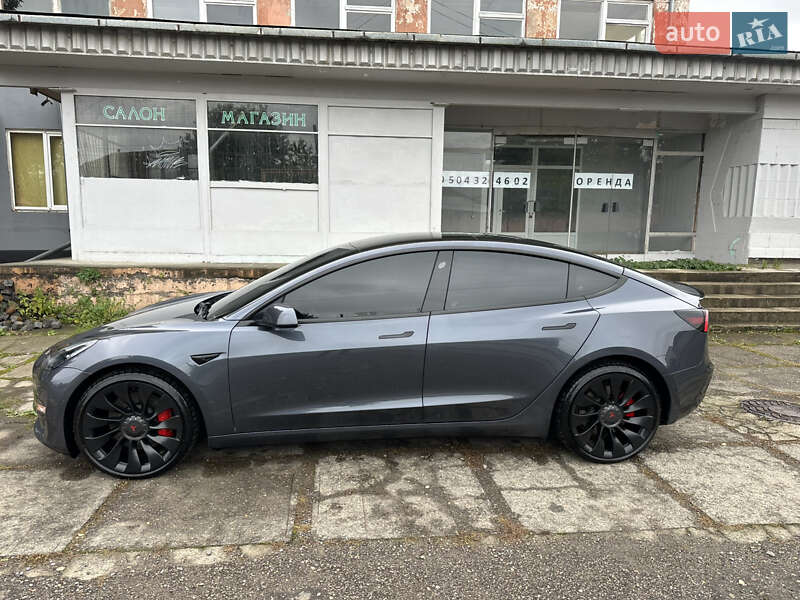 Седан Tesla Model 3 2022 в Мукачевому