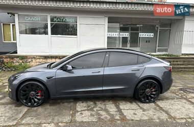 Седан Tesla Model 3 2022 в 