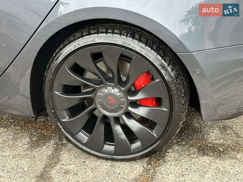 Седан Tesla Model 3 2022 в Мукачевому