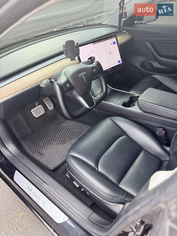 Седан Tesla Model 3 2018 в Дніпрі