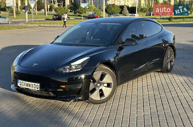 Седан Tesla Model 3 2021 в 