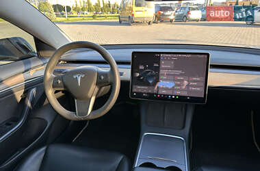 Седан Tesla Model 3 2021 в 