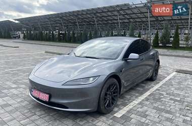 Седан Tesla Model 3 2024 в 