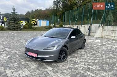 Седан Tesla Model 3 2024 в 