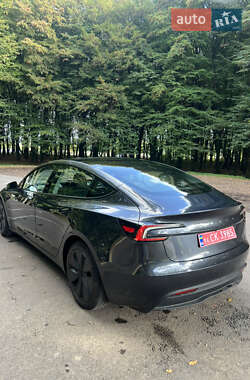 Седан Tesla Model 3 2024 в 