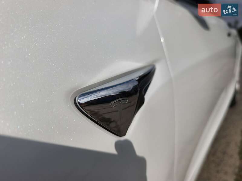 Седан Tesla Model 3 2019 в Стрые