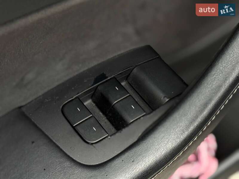 Седан Tesla Model 3 2021 в Киеве