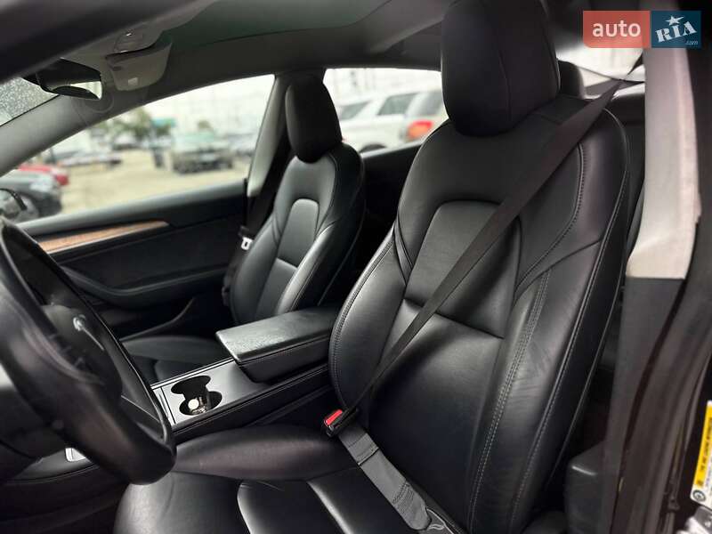 Седан Tesla Model 3 2021 в Киеве