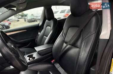 Седан Tesla Model 3 2021 в 