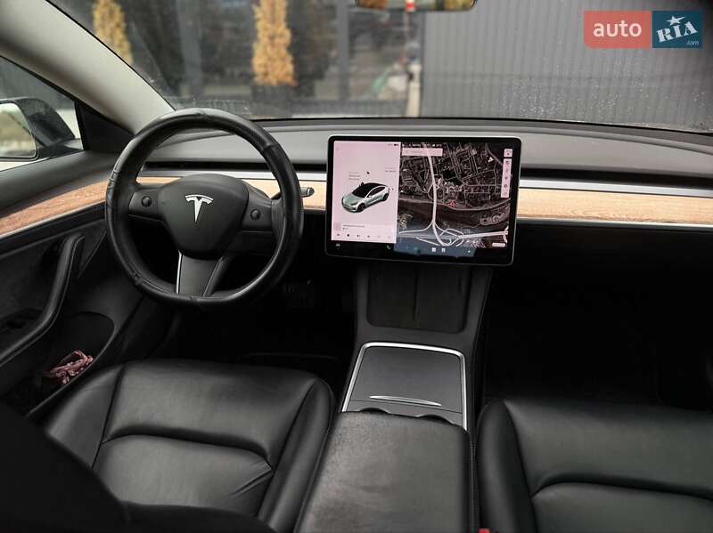 Седан Tesla Model 3 2021 в Киеве
