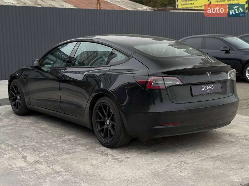 Седан Tesla Model 3 2021 в Киеве