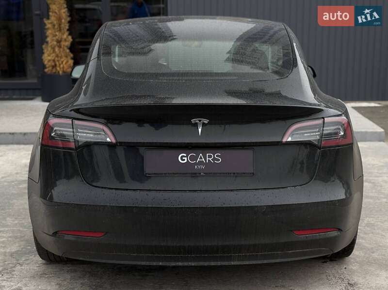 Седан Tesla Model 3 2021 в Киеве